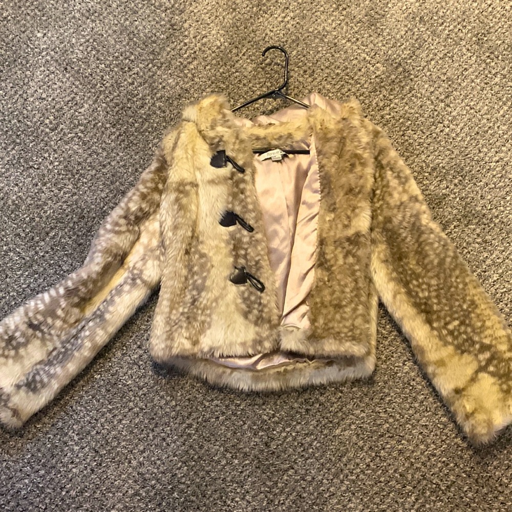 Faux fur jacket. SIZE M.